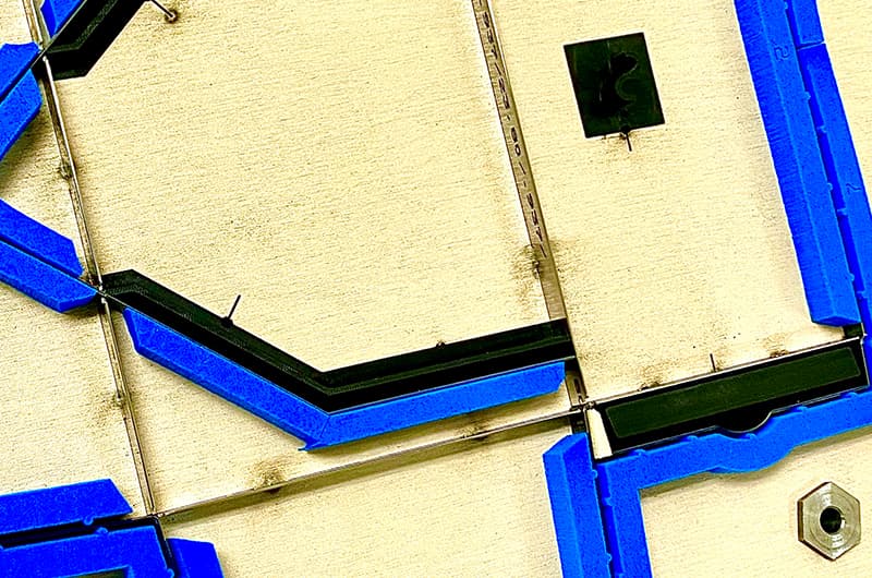 Blue ejection rubber and reverse-cut rule fitted into a die board